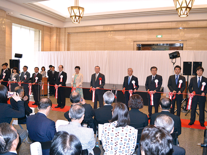 2014年日本東京國立博物館「神品至寶」展開展剪綵。（圖／國立故宮博物院提供）