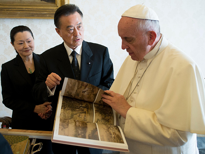 真不簡單!柯金吉阿公85歲時開始學電腦,93歲時考取國際專業認證,是目前世界取得這項證照最年長者。(圖:教育部提供) 真不簡單!柯金吉阿公85歲時開始學電腦,93歲時考取國際專業認證,是目前世界取得這項證照最年長者。(圖:教育部提供)